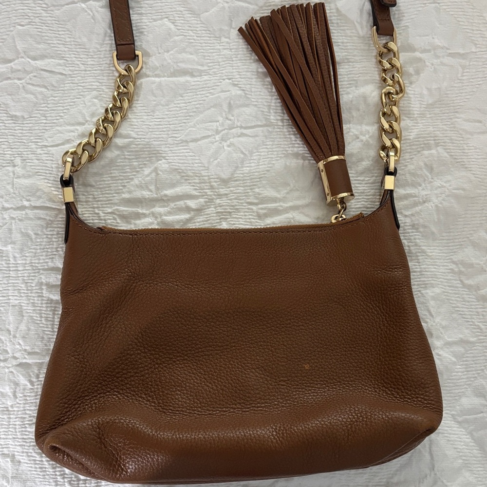 Michael Kors Carmel/ Tan Leather Shoulder Bag with Gold Chain - Picture 4 of 10